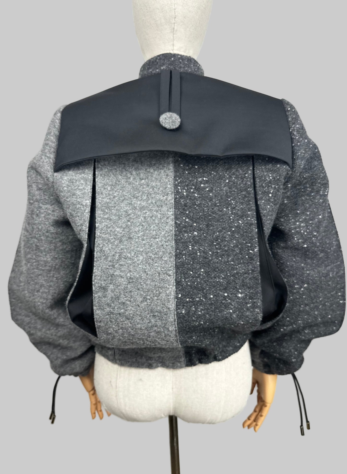 Bomber SOVIE Premium - Contrasti Grigi e Nero con Collo alla Coreana