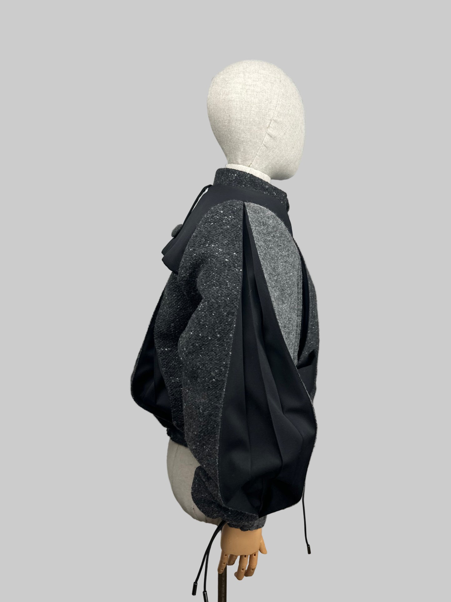 Bomber SOVIE Premium - Contrasti Grigi e Nero con Collo alla Coreana