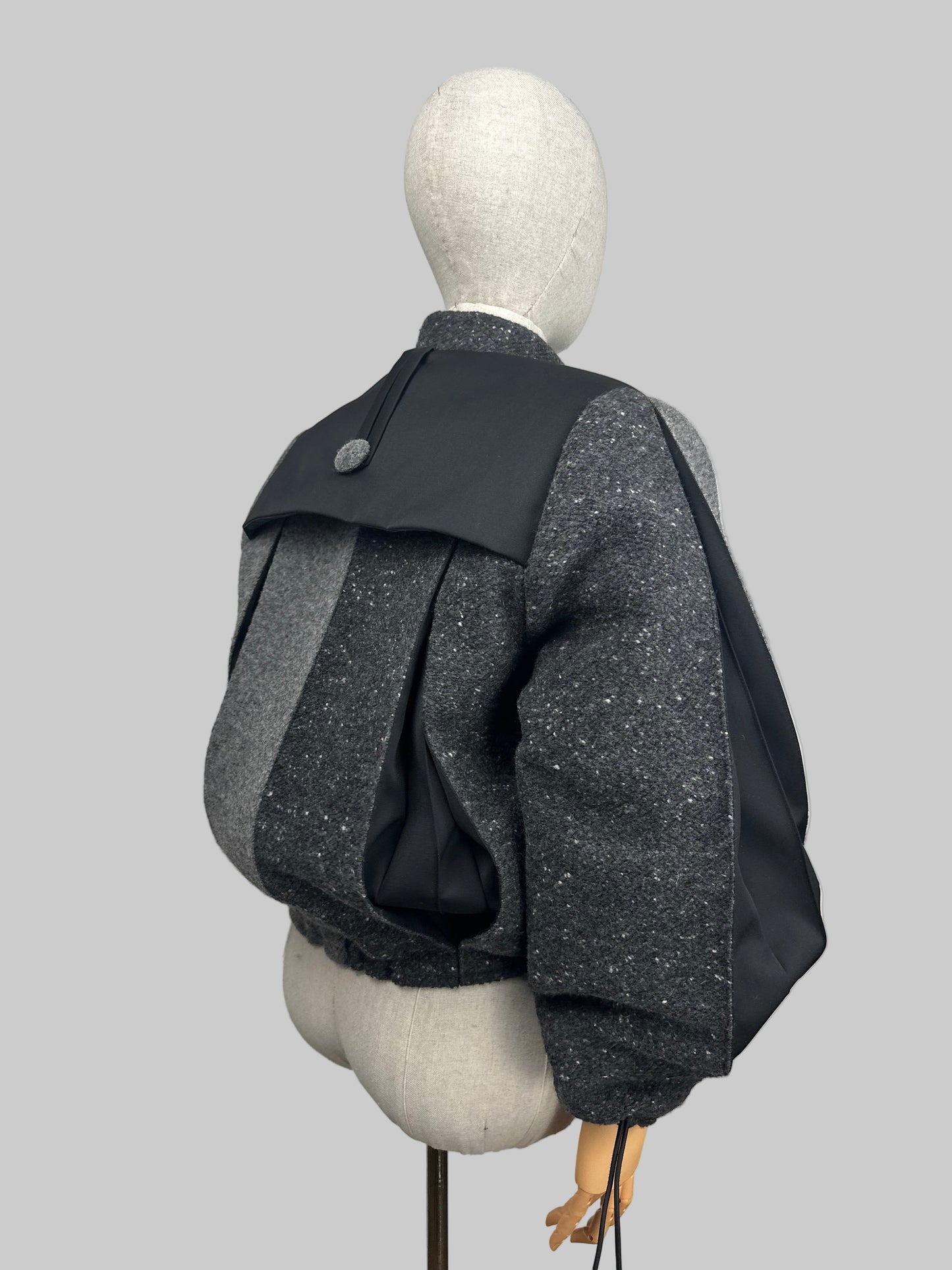 Bomber SOVIE Premium - Contrasti Grigi e Nero con Collo alla Coreana